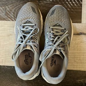 Brook’s Adrenaline GTS19 size 9